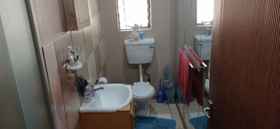 5 Bedroom Property for Sale in Olive Hill Free State
